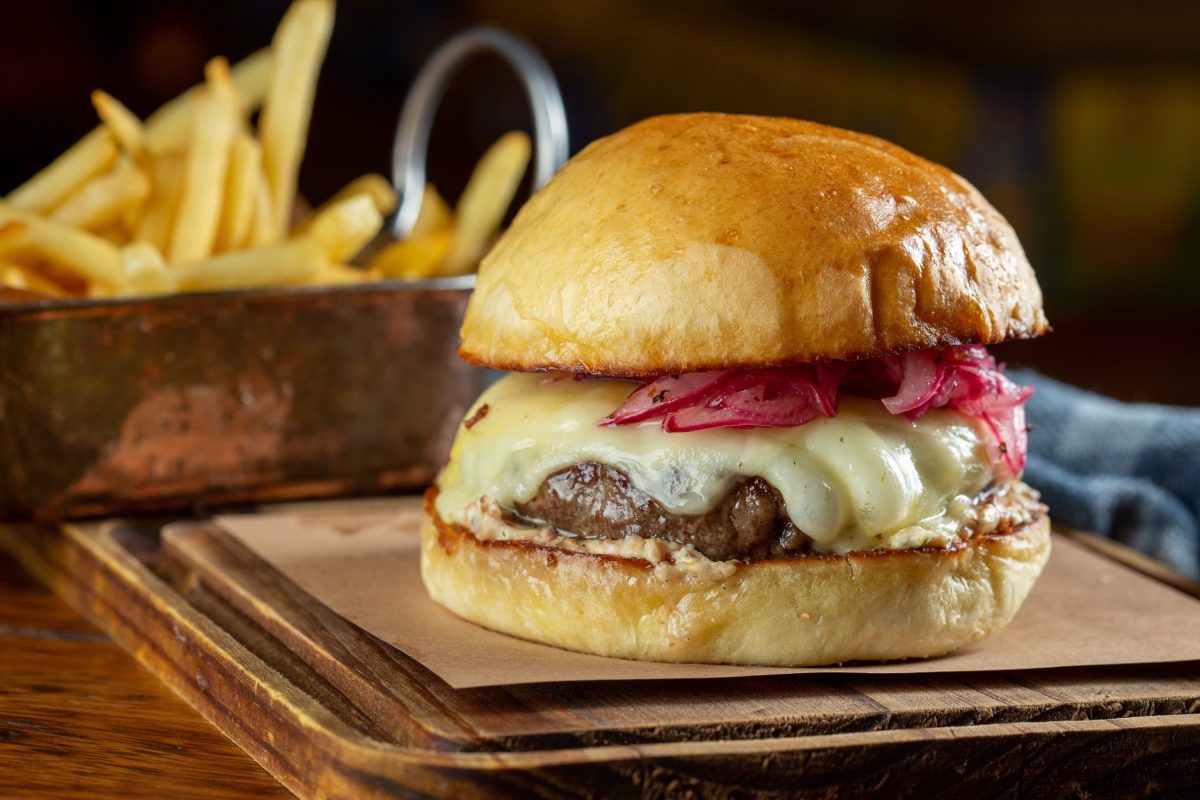 Dia do Hambúrguer: 4 lugares no Rio para comemorar com muito sabor 9 Le Dépanneur - Classic Burguer