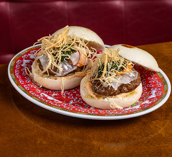 Comemore o Dia do Hambúrguer com delícias do Cantón e Páreo Restaurante 7 Cantón, - Chori Bao