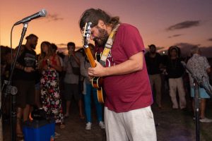 “Isso Não É Jazz e Blues” desafia o circuito oficial e dá luz aos artistas locais em Rio das Ostras 2