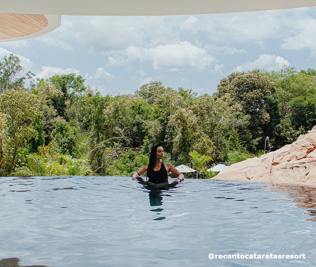 Ainda dá tempo para aproveitar as férias em dois resorts incríveis 7 Piscina indoor com borda infinita Recanto Cataratas