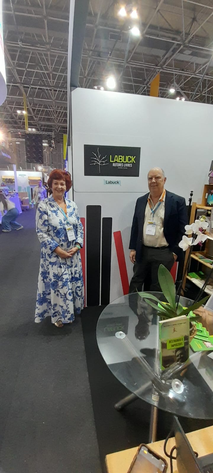 Labuck brilha na Calçada Literária do Espaço TikTok na Bienal Internacional do Livro do Rio de Janeiro