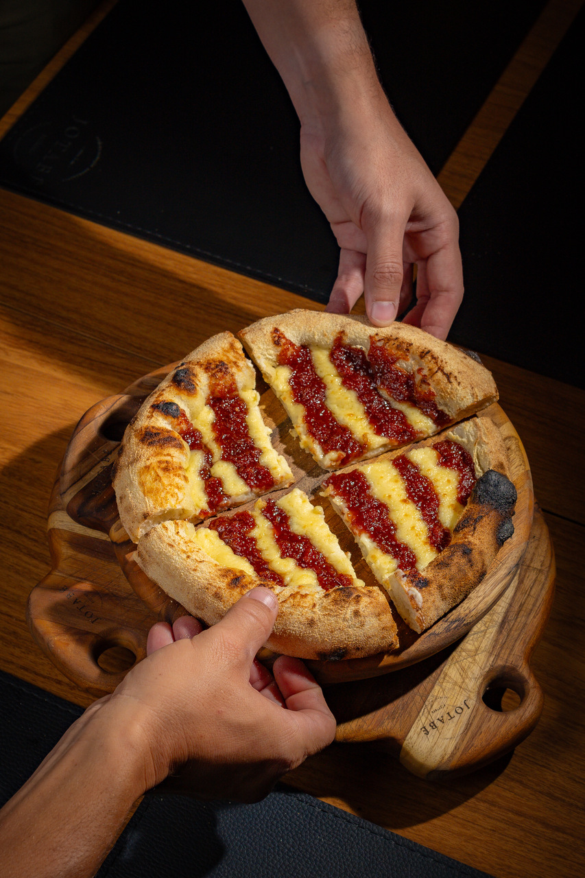 Sabores do coração: cinco experiências gastronômicas no Rio para celebrar o Dia dos Namorados 7 Jotabê Pizzeria - Foto: Menta Foods