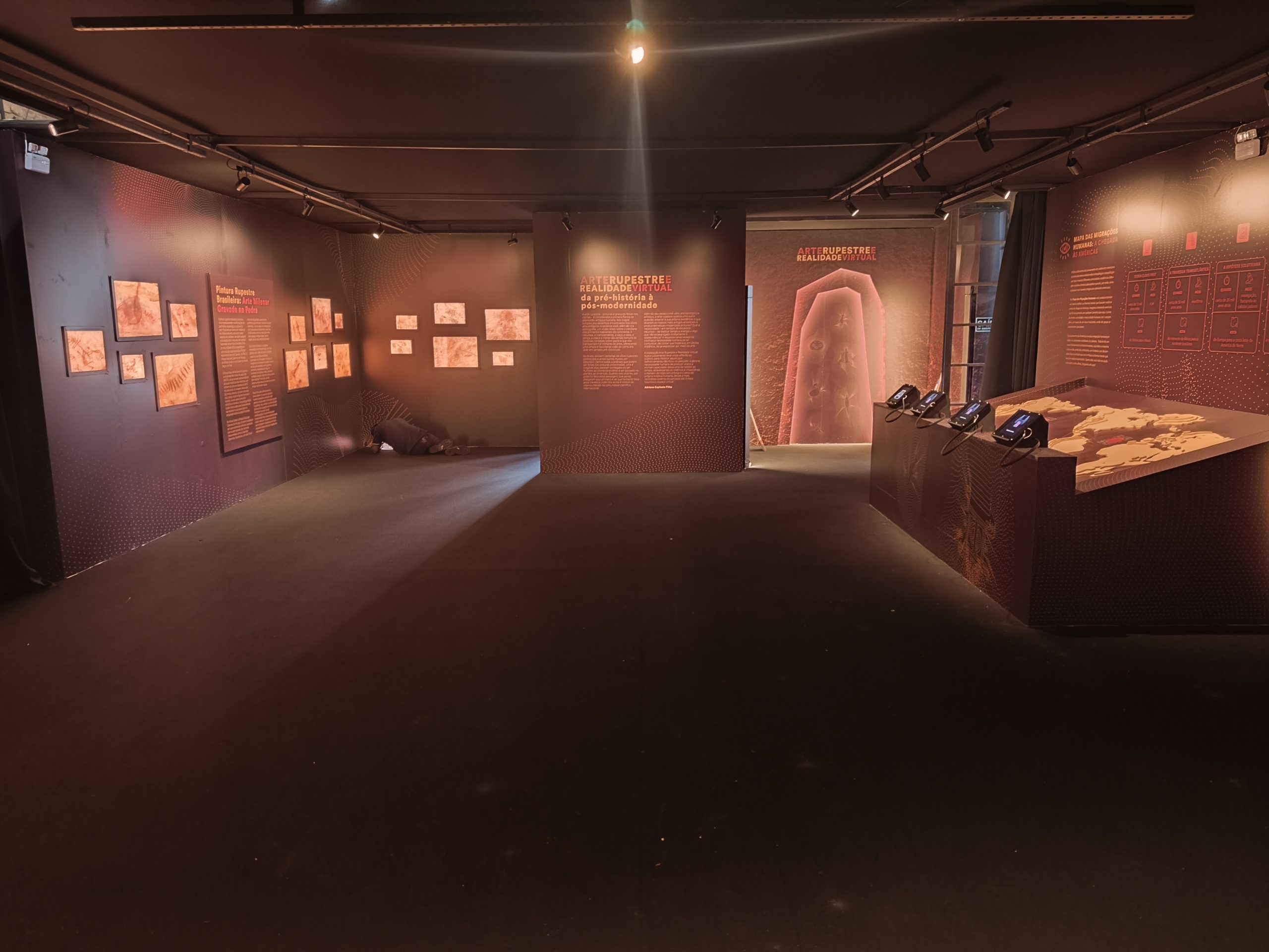exposição "Arte Rupestre e Realidade Virtual"