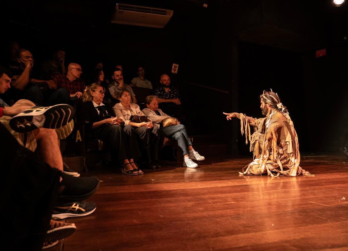 “2 ou 3 coisas que eu sei delas” estreia no Teatro Vannucci 9 Inópia Humanoid