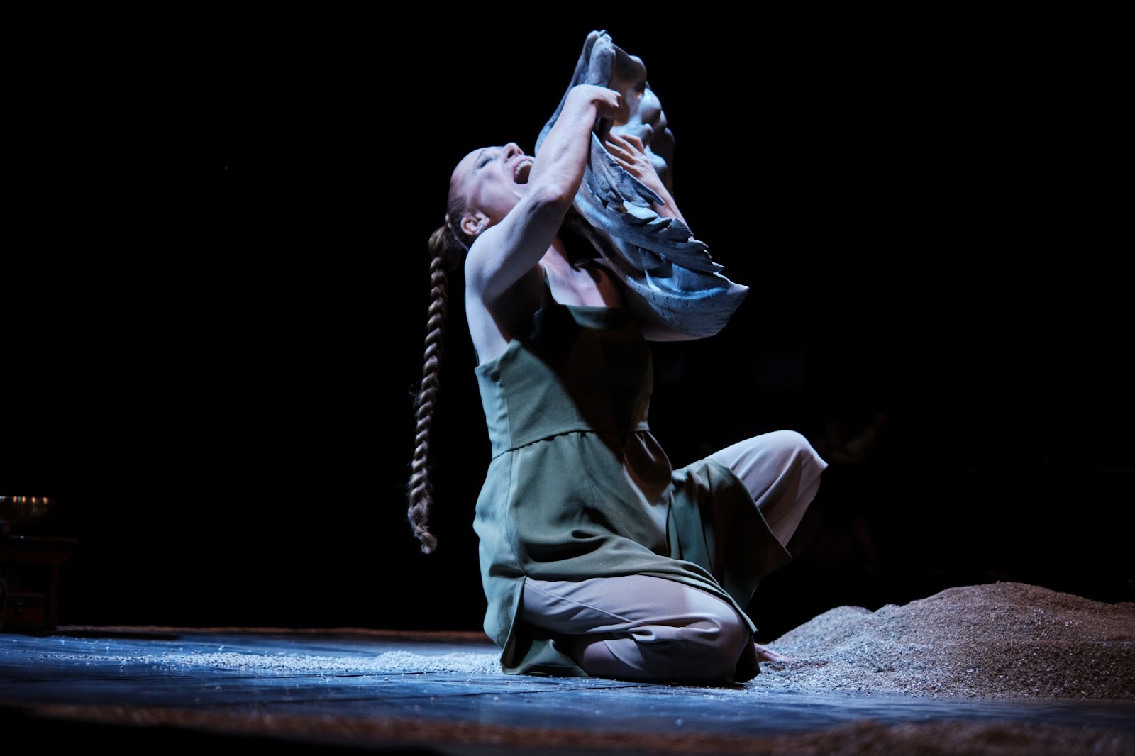 Estreia de As Bruxas de Salém no Teatro Casa Grande reúne elenco estelar e provoca reflexão sobre o Brasil de hoje 9 Queda de Baleia