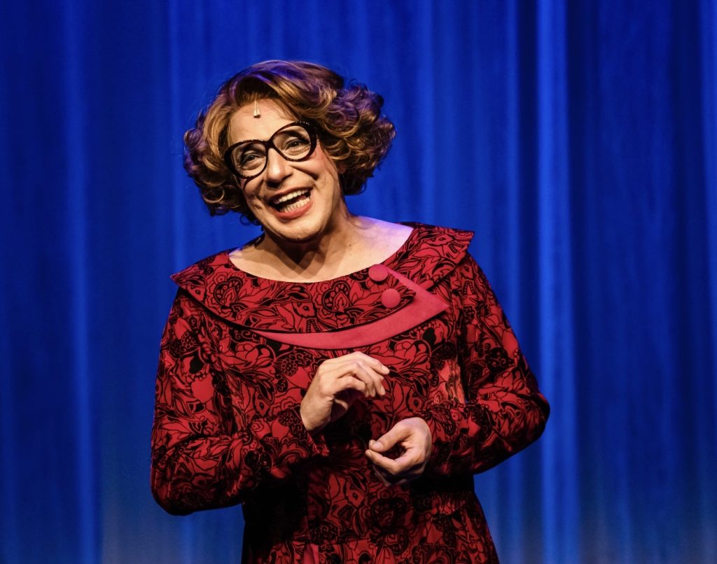 Novo sucesso de Marcelo Médici, a comédia Dona Lola ganha nova temporada no Teatro Renaissance 7