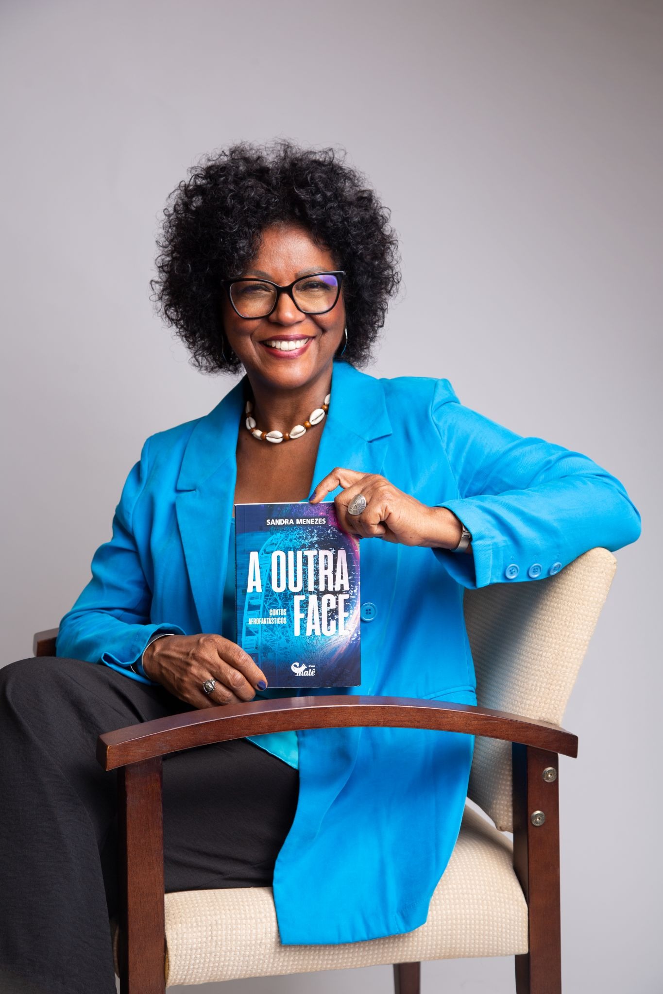 Sandra Menezes (foto) é pioneira no afrofuturismo no Brasil e lança novo livro (foto: Ana Varella)