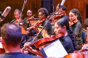 Orquestra Social do Rio de Janeiro apresenta "O Som da Nossa Infância" para crianças de projetos sociais 8