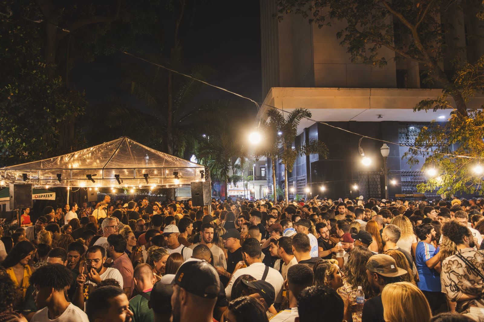 Em área nobre do Rio, o samba vira motor de um projeto social