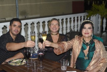 Matheus Oliveira ,Viviane Fernandes e a cantora Hanna