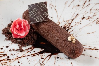 Cantô Gastrô & Lounge - Brigadeirão com calda e crocante de chocolate