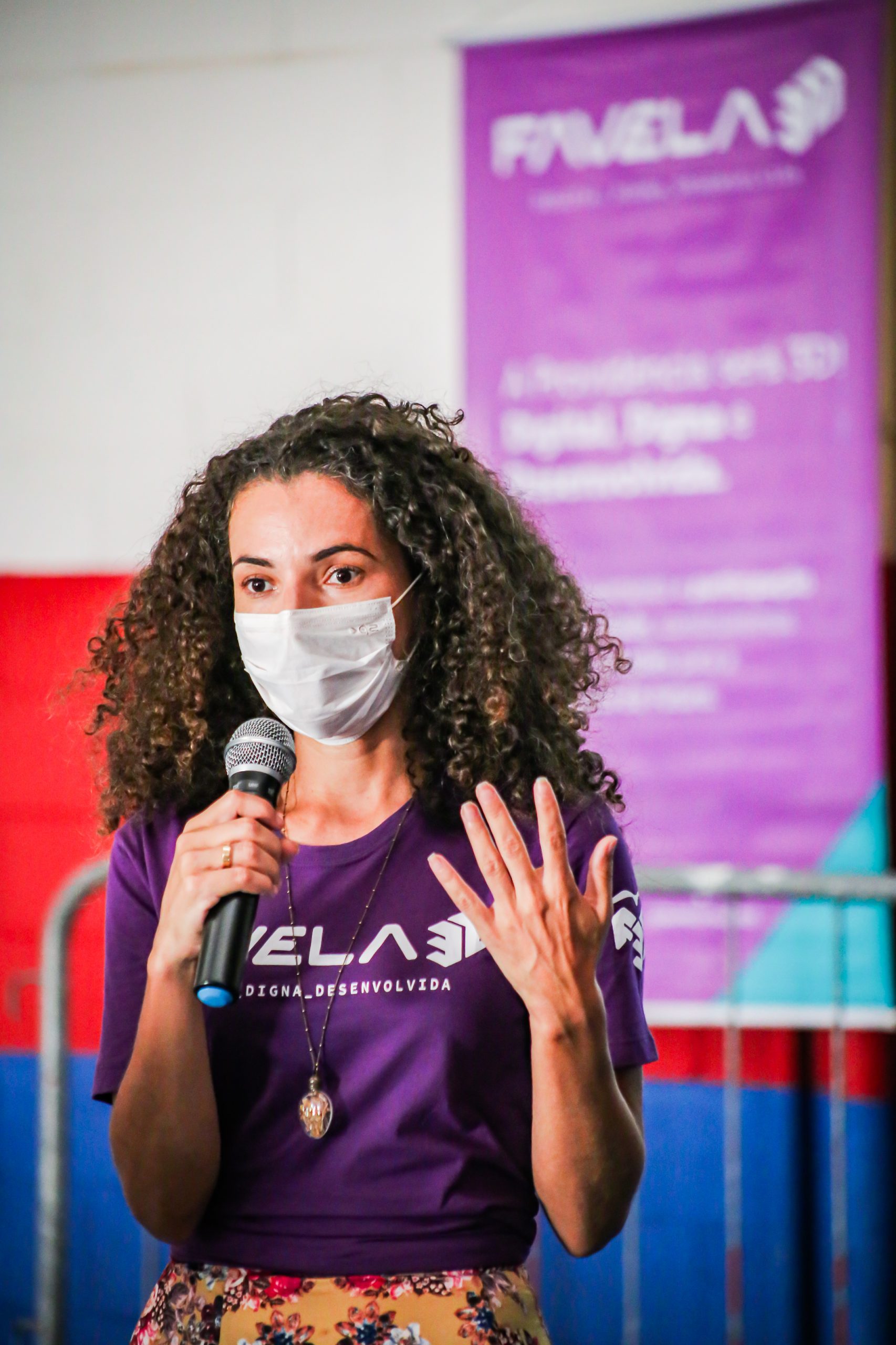 Cintia Santana, fundadora da ONG 'Entre o Céu a Favela'