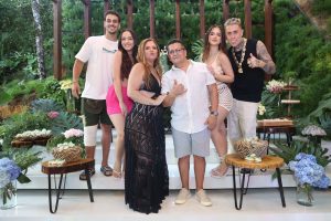 Cunhado Lucas Lucena, irmã Yamim, mãe Debora, pai Luciano, Mel Maia e o namorado MC Daniel