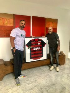 Sampaoli doa camisa do Flamengo