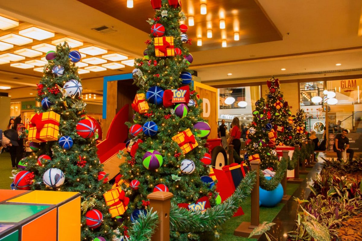 Américas Shopping promove diversas atrações gratuitas com decoração inspirada em Toy Story