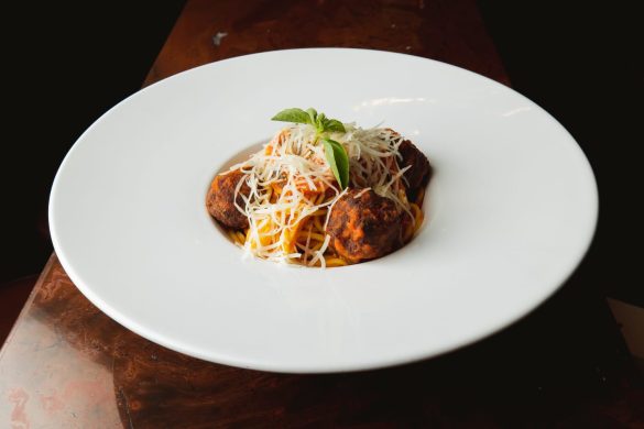 Spaghetti ao Pomodoro com Almôndegas