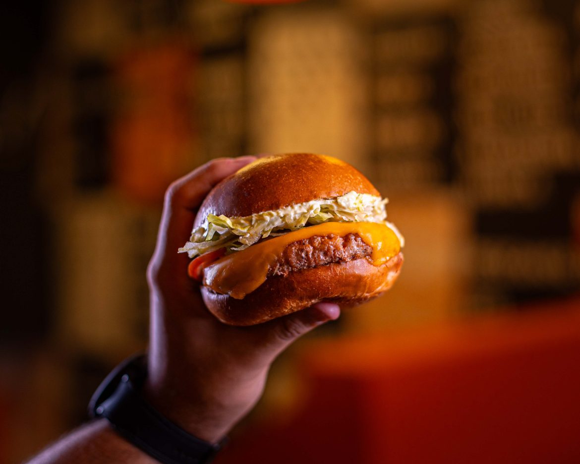Burger Panceta Salad – Bom Beef Burger Burger Panceta Salad - Bom Beef Burger
