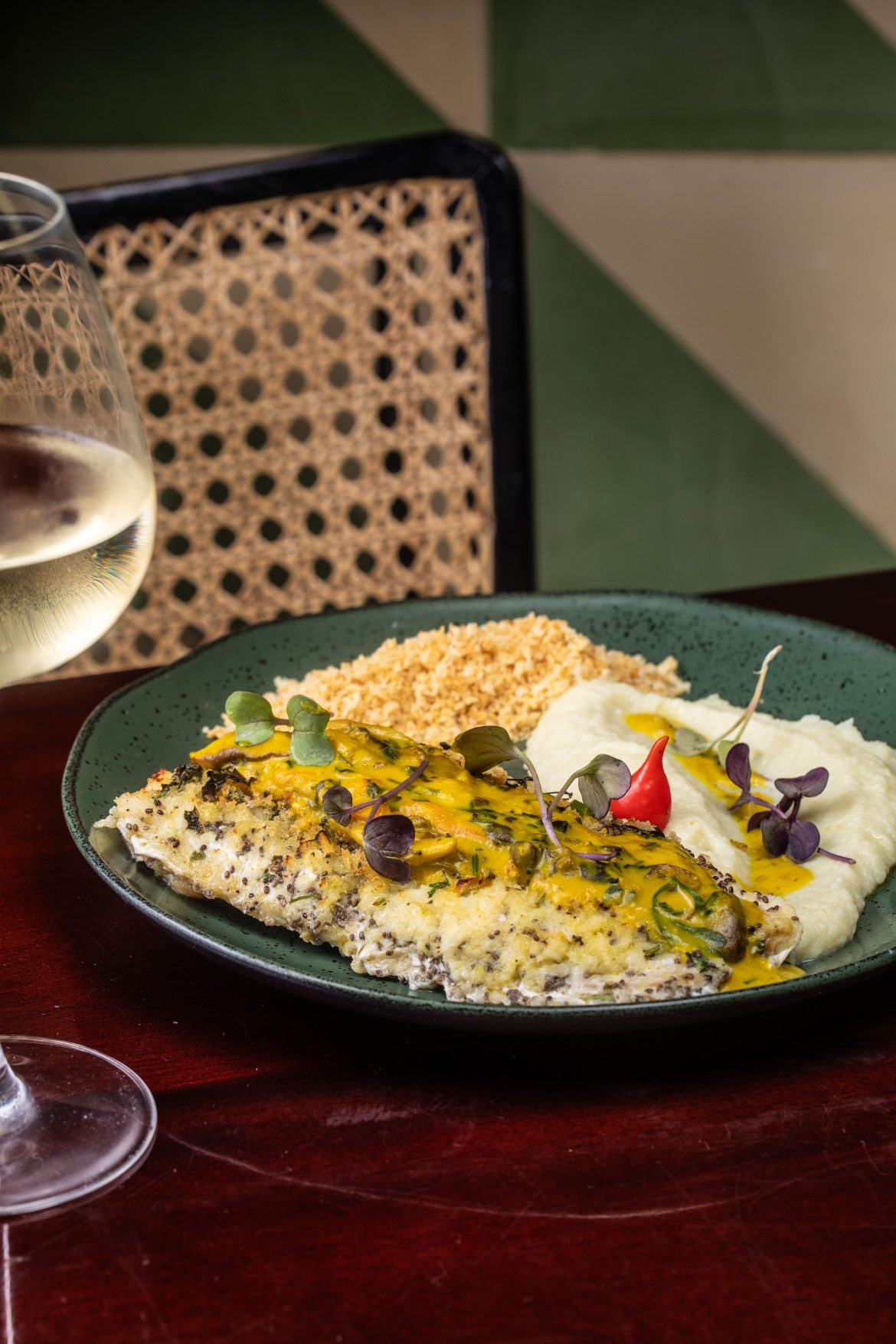 Casa Milà – filé de peixe na crosta de chia