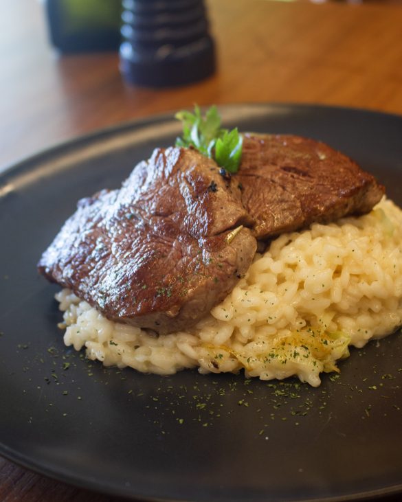 Filé com Risoto de Alho Poró - Figs&Co