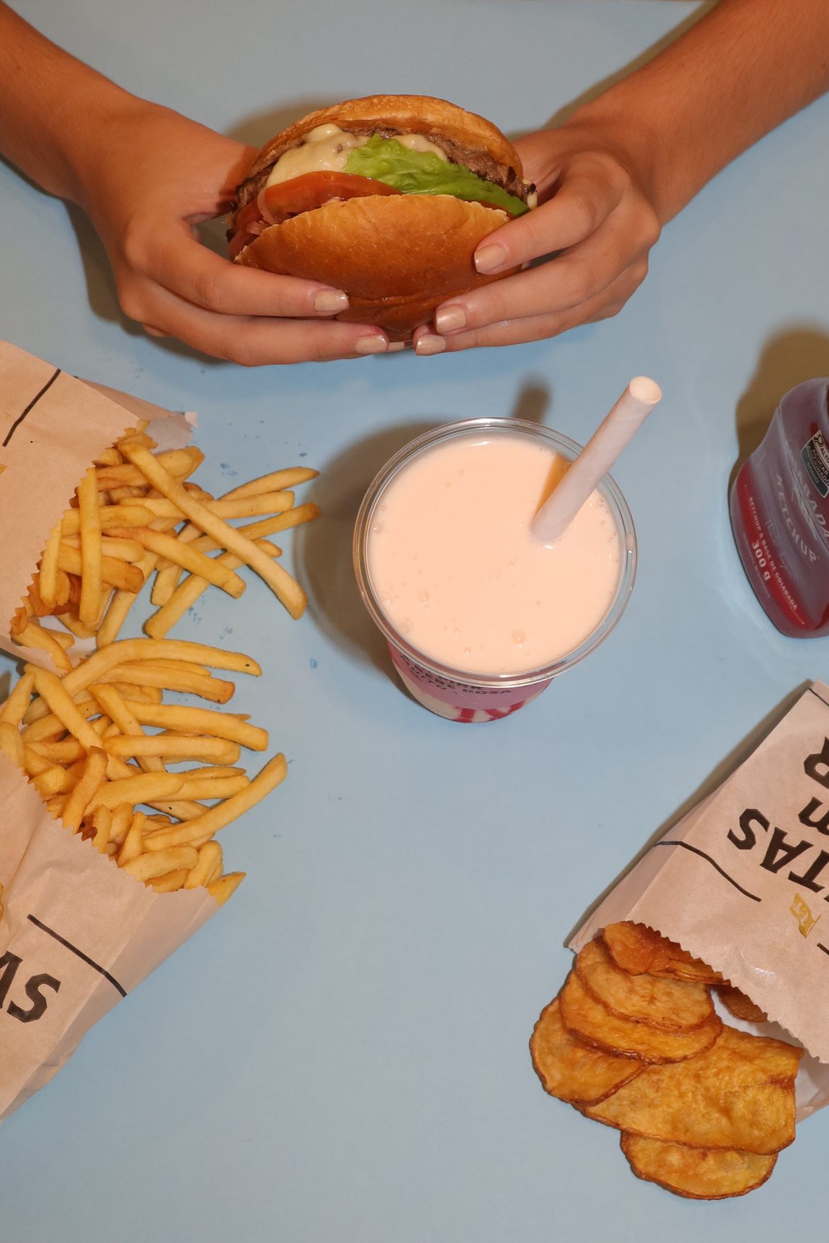 T.T. Burger e Ballena lançam Sacode em collab