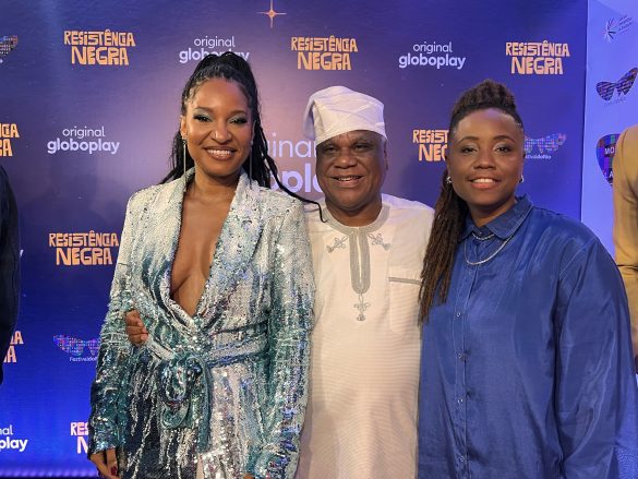 Larissa Luz com Ivanir dos Santos e Mayara Aguiar