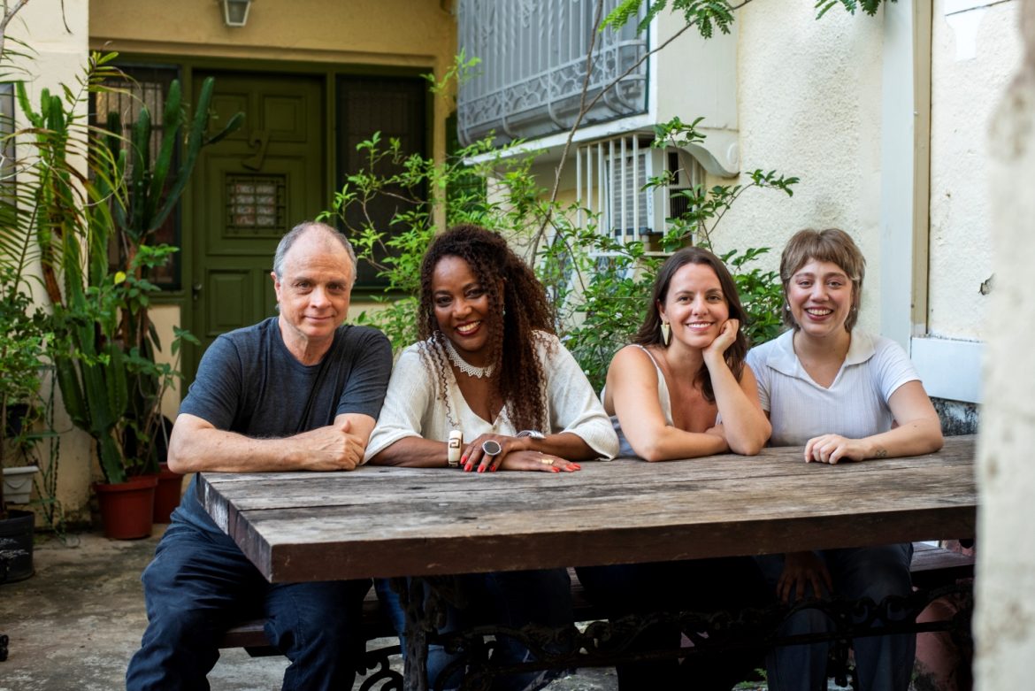 Mostra Muheres da Palavra – Isaac Bernat, Cyda Moreno (esq), Raquel Penner e Paula Furtado (dir.) Foto de Bianca Oliveira – Estúdio da Bica