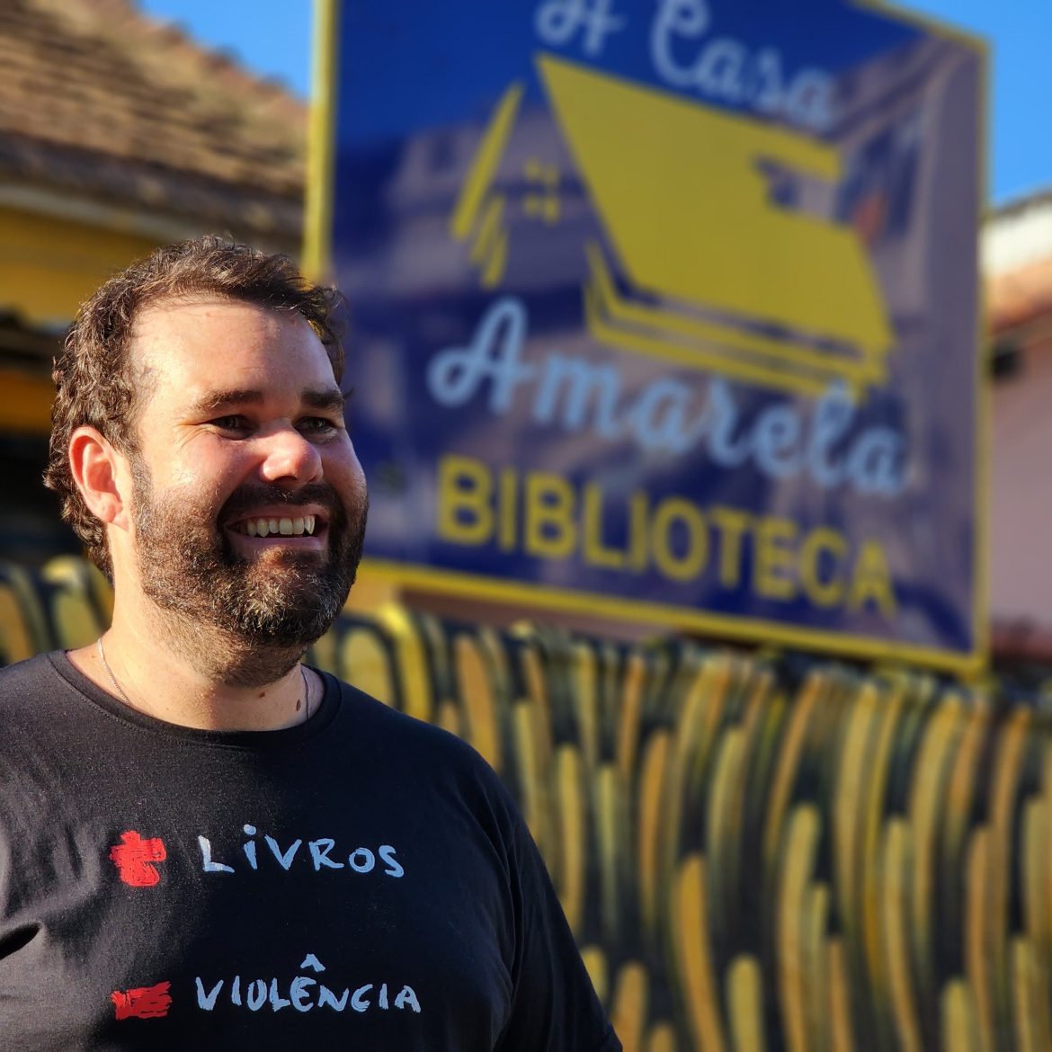 Biblioteca A Casa Amarela