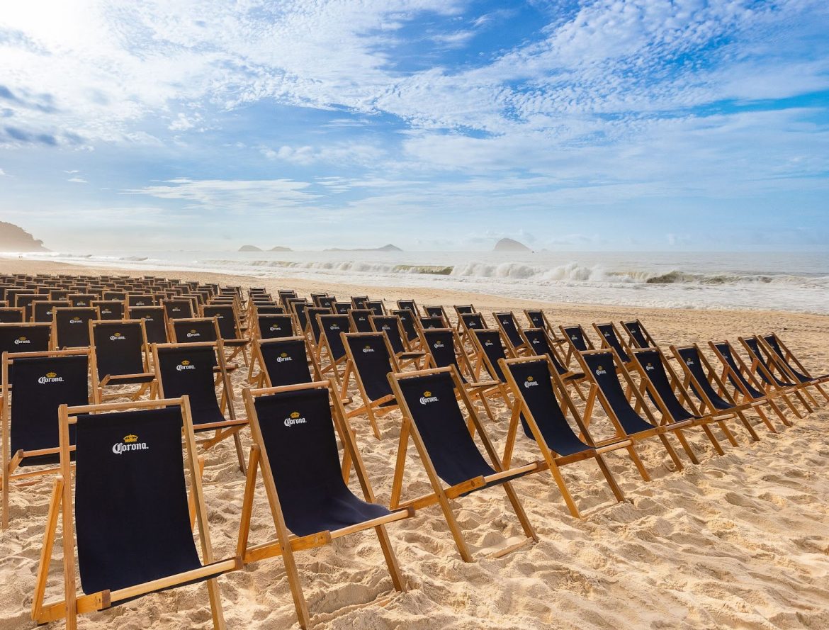 Corona convida cariocas para celebrarem espetáculo do pôr do sol extra do ano Corona convida cariocas para celebrarem espetáculo do pôr do sol extra do ano