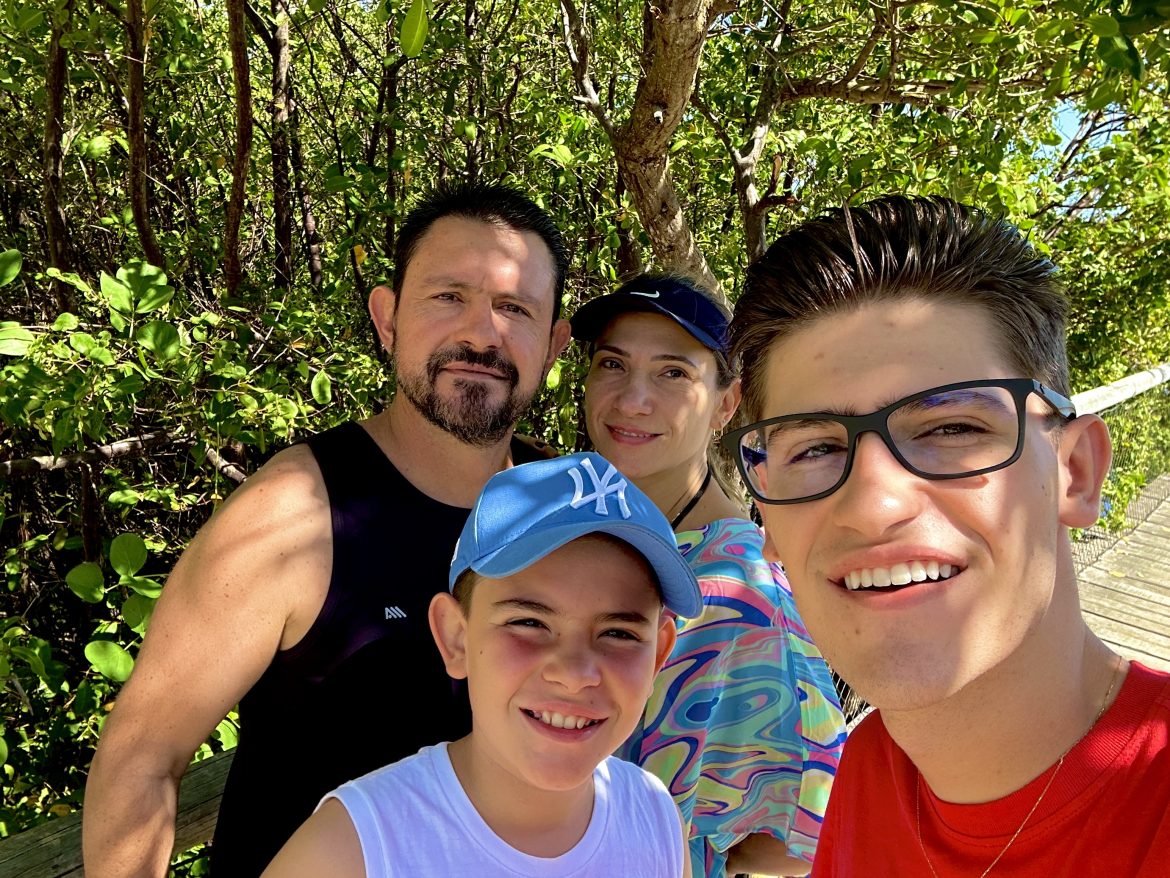 Influenciador Fabinho Desfruta de Férias em Resort de Luxo em Maceió Com Sua Família Influenciador Fabinho Desfruta de Férias em Resort de Luxo em Maceió Com Sua Família