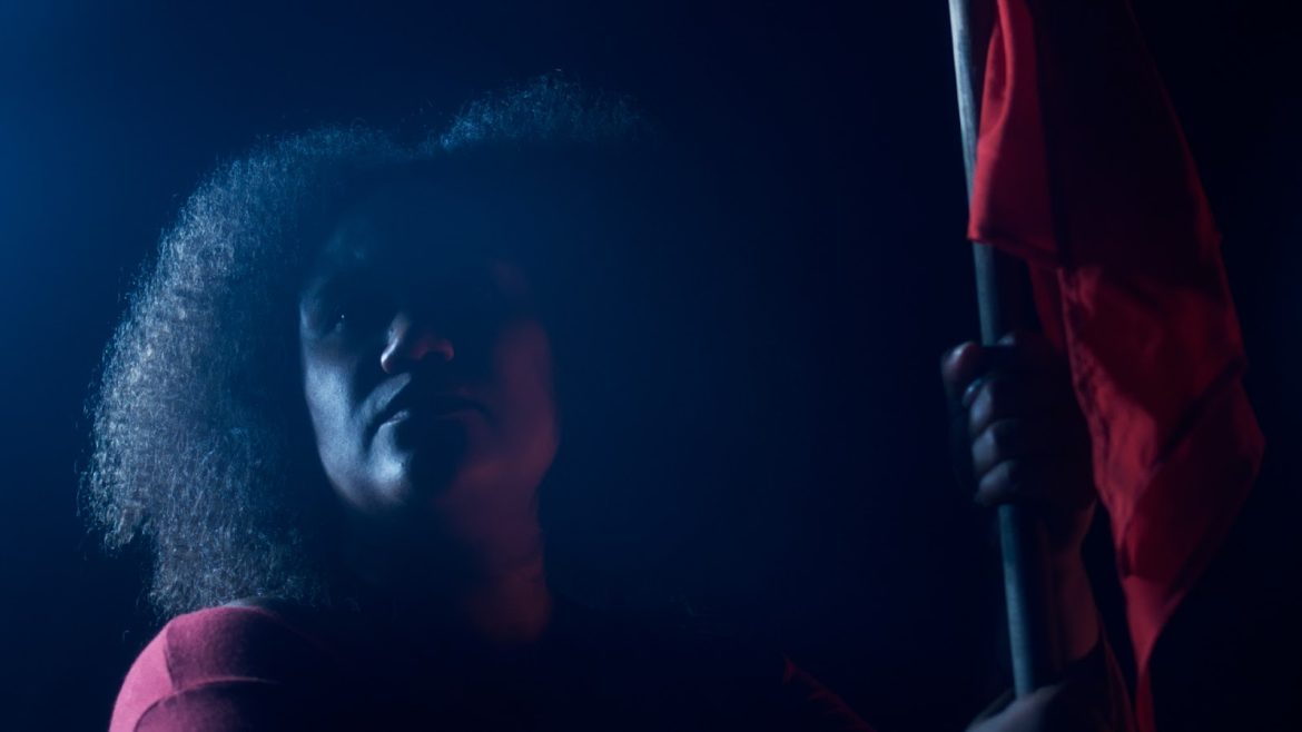 Laila Garroni como Amara