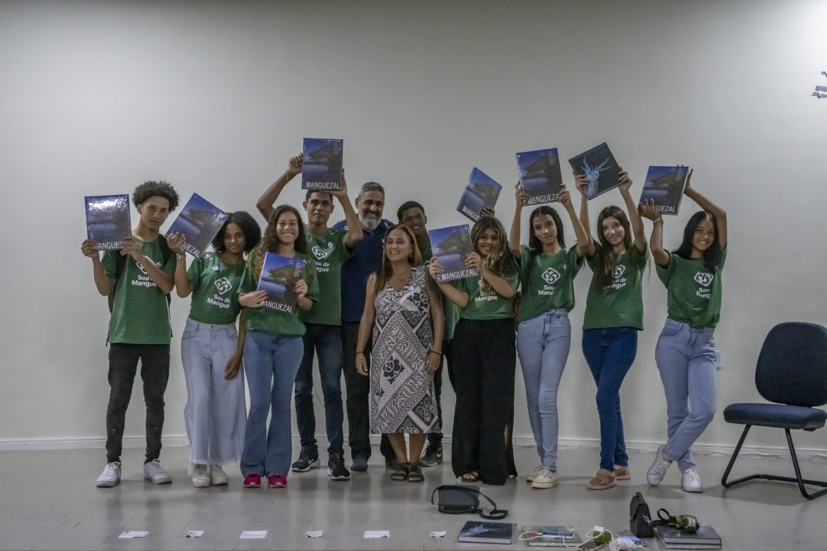 Educadores e ambientalistas lançam coleção de livros sobre os oceanos Educadores e ambientalistas lançam coleção de livros sobre os oceanos