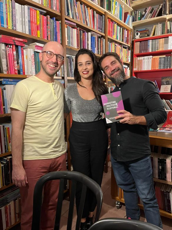 Paulo Loiola e Carolina de Paula lançam o livro Marketing Político e Eleitoral, na Travessa Ipanema