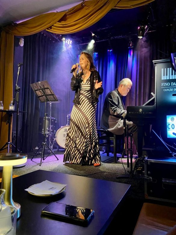 ANNA CONDEIXA e o pianista GIBA ESTEBEZ ANNA CONDEIXA e o pianista GIBA ESTEBEZ