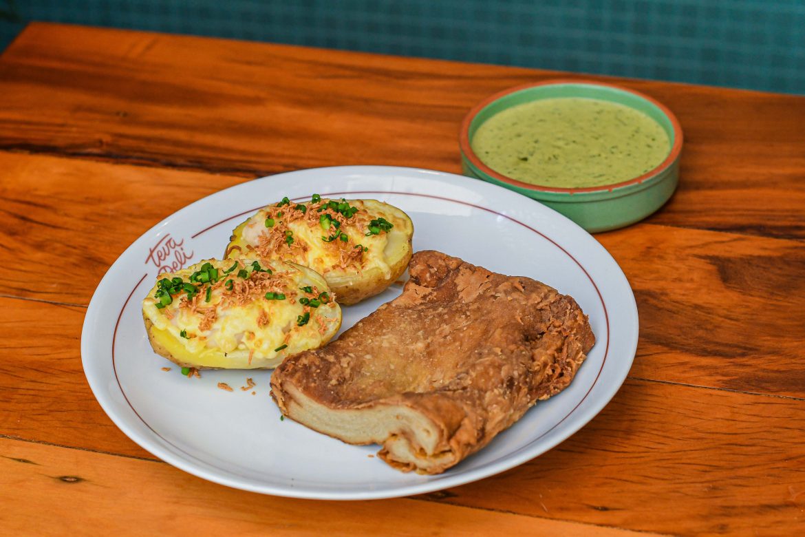 Teva Deli – Seitan com batata recheada Teva Deli - Seitan com batata recheada