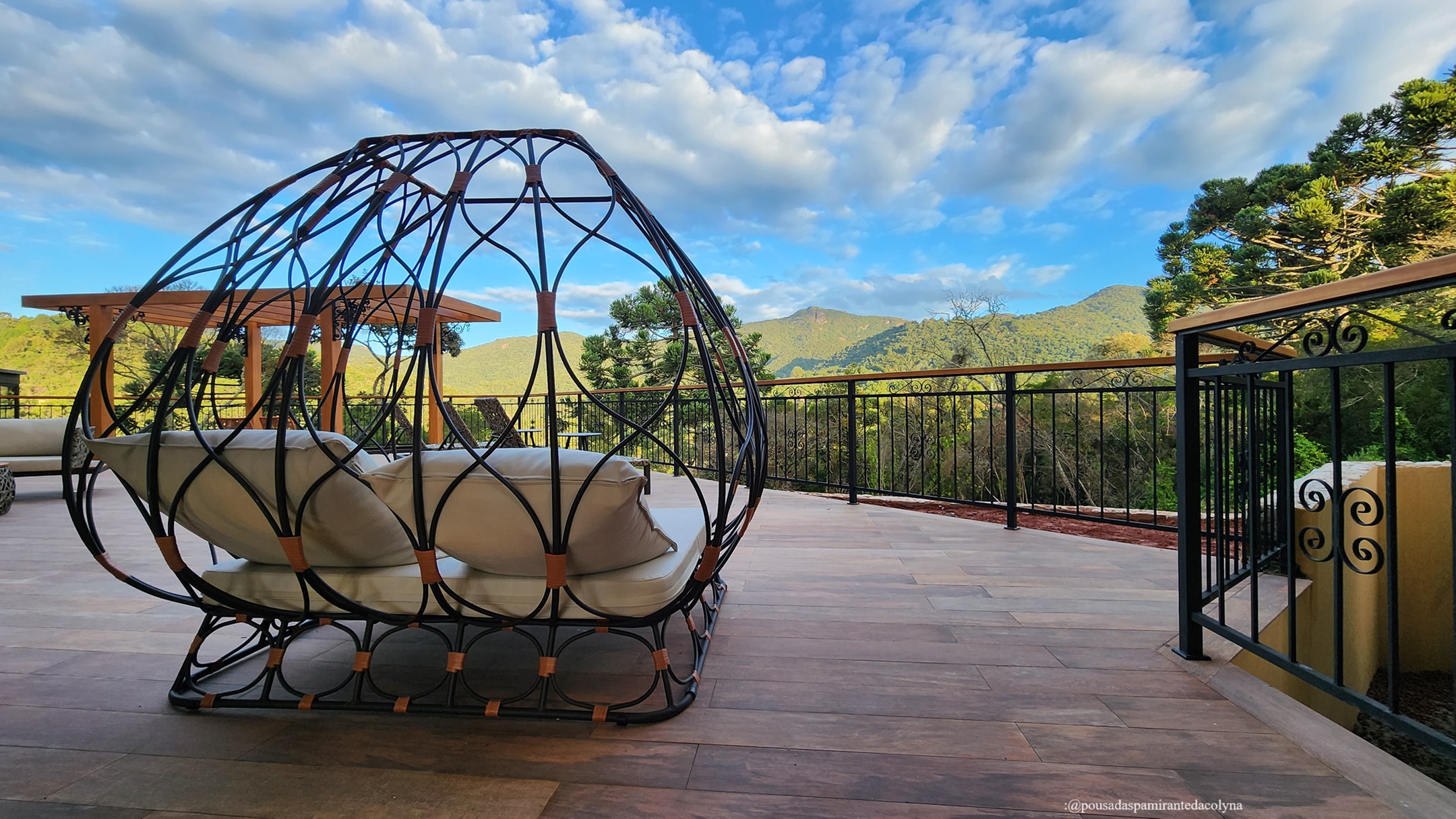 Mirante da Colyna – espaço para o descanso com vista incrível Mirante da Colyna - espaço para o descanso com vista incrível