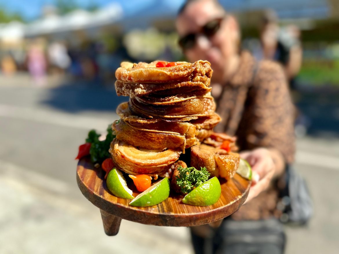 Feira do Podrão na Praça Paris