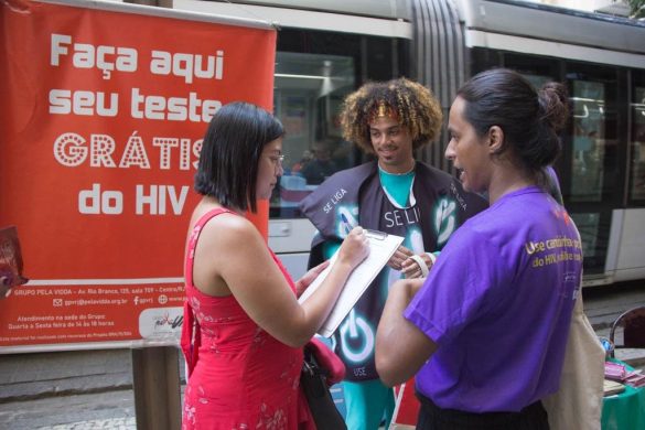 Pela Vidda promove ação de prevenção e testagem de HIV em Copacabana