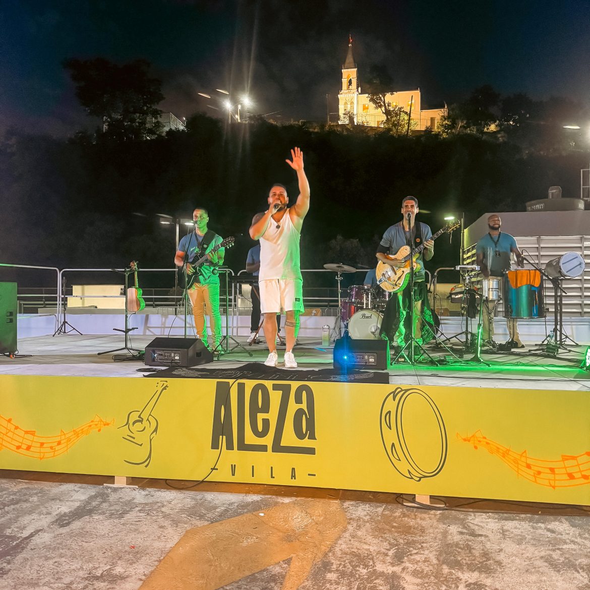 Santinho na Aleza Vila