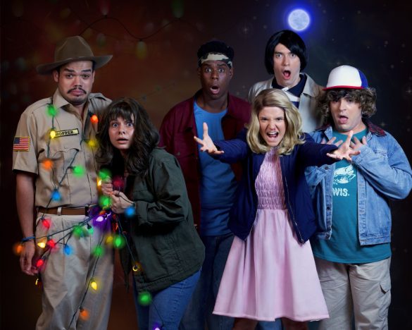 Strangers Sings - Da esq para dir., Pedro Balu, Gabi Levask, Douglas Motta, Ada Anjos, Iuri Manzini, e Giulia Nassa