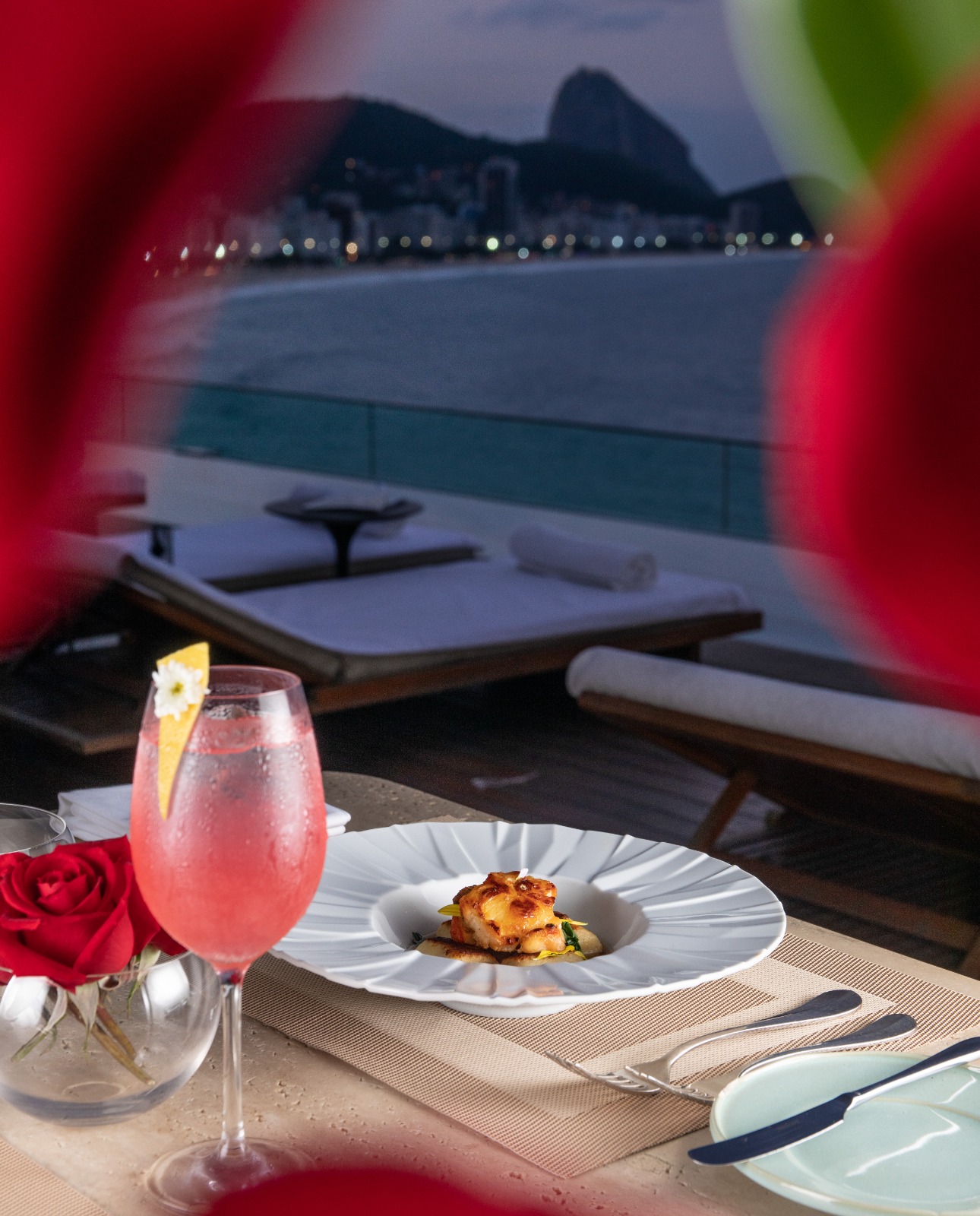 Restaurante Emile e Rooftop, localizados em Copacabana, preparam menu especial para celebração do Dia dos Namorados