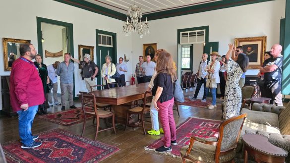 O grupo sendo recebido na fazenda São Roque pelo José Luiz Júnior