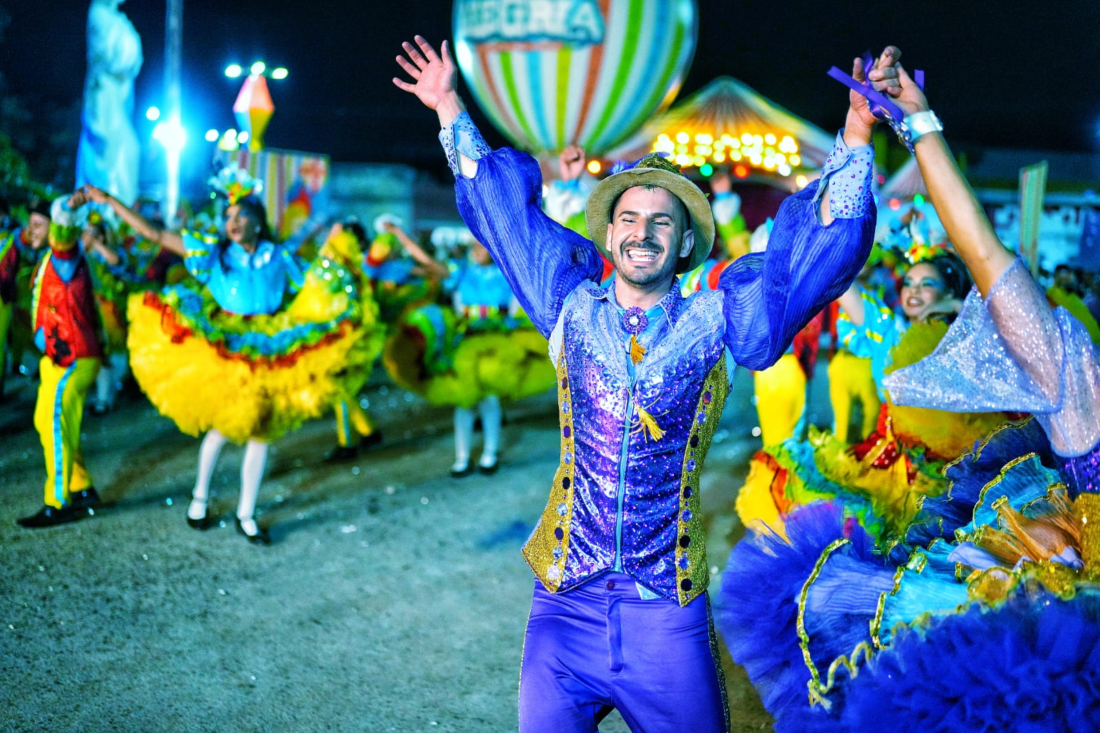 Renato Aragão é homenageado em um concurso de quadrilha na Bahia