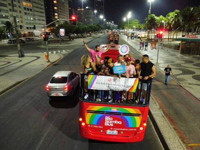Ônibus balada LGBTQIA+ “Rainbow”