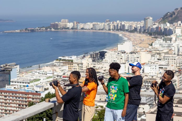 Projeto Favela Hope oferece 10% das vagas em curso gratuito de fotografia e vídeo para pessoas LGBTQIA+