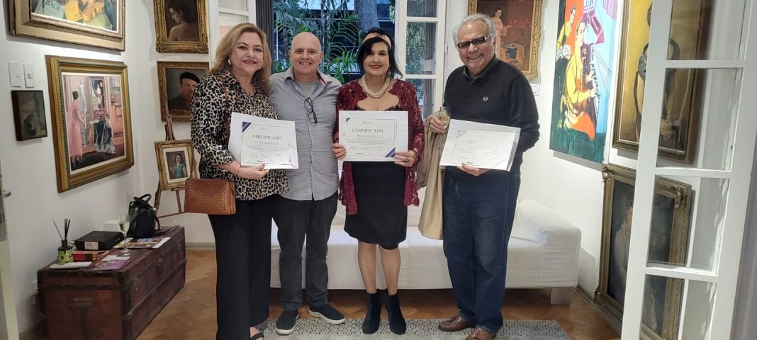 Bernadette Simonelli ,Chico Vartulli ,a cantora Hanna e o blogueiro Franklin Toscano