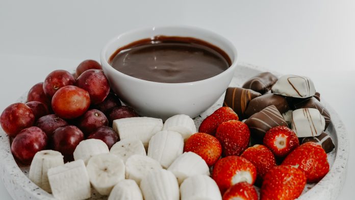 Chocolate Lugano - Fondue preparado com Mistura para Fondue de Chocolate ao Leite Lugano