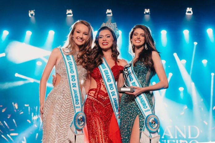 Maria Gasparotto (2° lugar), Andrieli Rozin (de vermelho - Miss Grand RJ 2024), Carolina Faria (3° lugar)