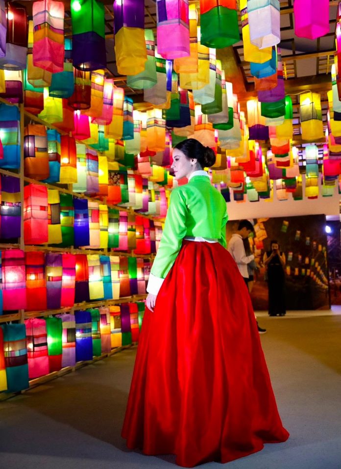 Símbolo de resistência para o povo coreano desde 1500, as coloridas lanternas de seda atrairam 50 mil pessoas para o MAC Niterói em 1 mês