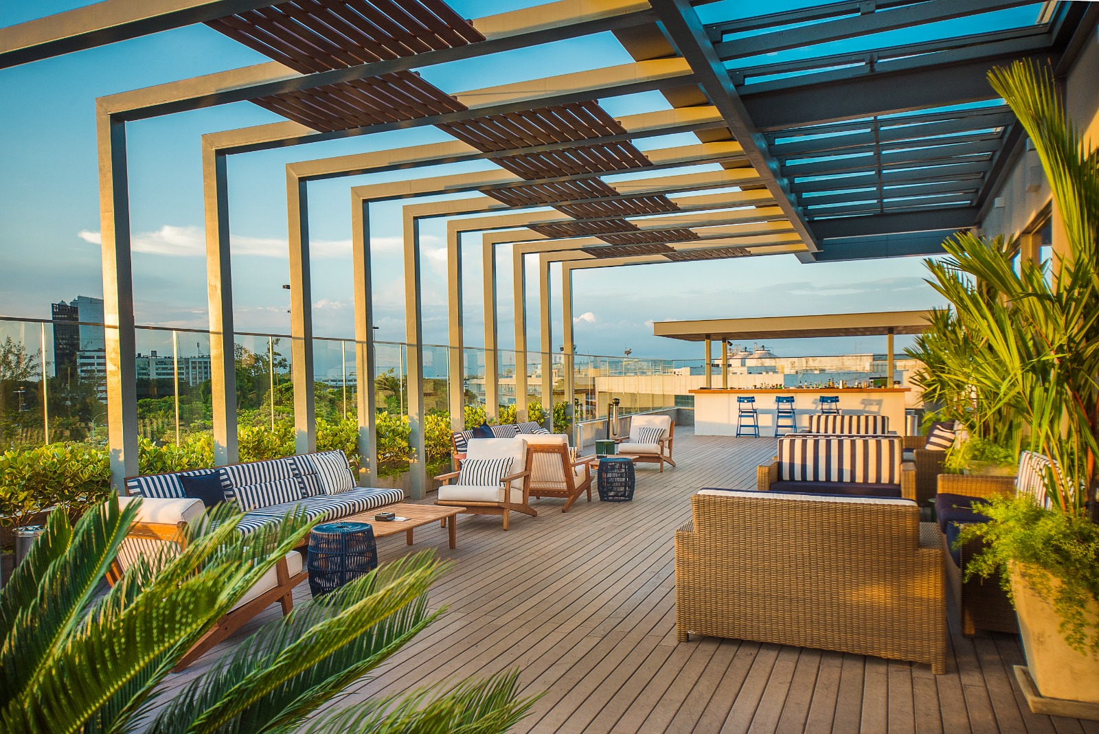 Horizon Rooftop une day use, gastronomia e sunset party