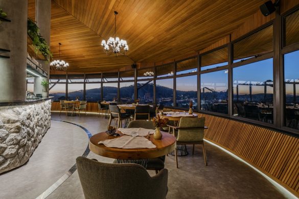 Sierra restaurante giro de 360 graus com vista das montanhas